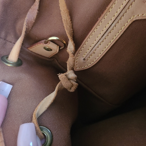 Montsouris Lv Authentic ❣️ - Picture 12 of 12